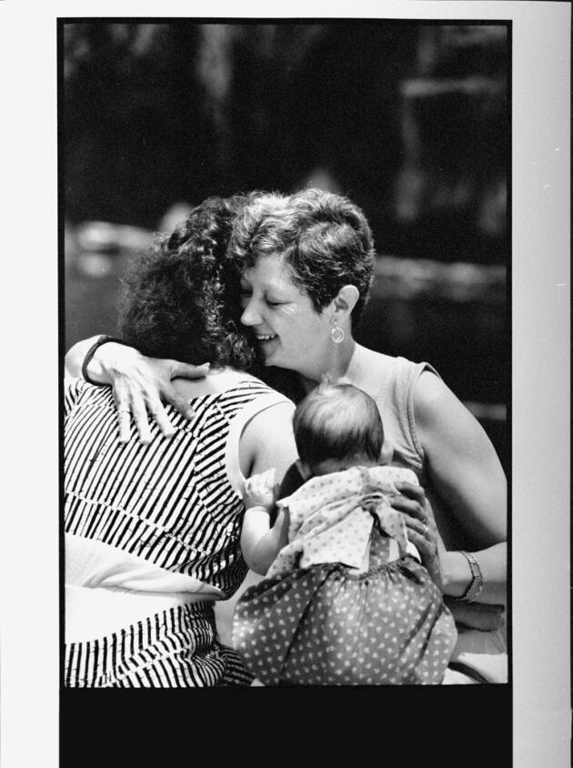 Norma McCorvey avec l’une de ses filles et sa petite-fille, en avril 1989.