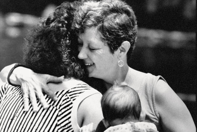 Norma McCorvey avec l’une de ses filles et sa petite-fille, en avril 1989.