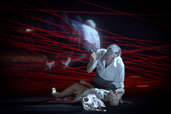 Sabine Devieilhe (Cléopâtre)  et Carlo Vistoli (Ptolémée) dans « Jules César en Egypte », au Théâtre des Champs-Elysées à Paris, le 7 mai 2022.