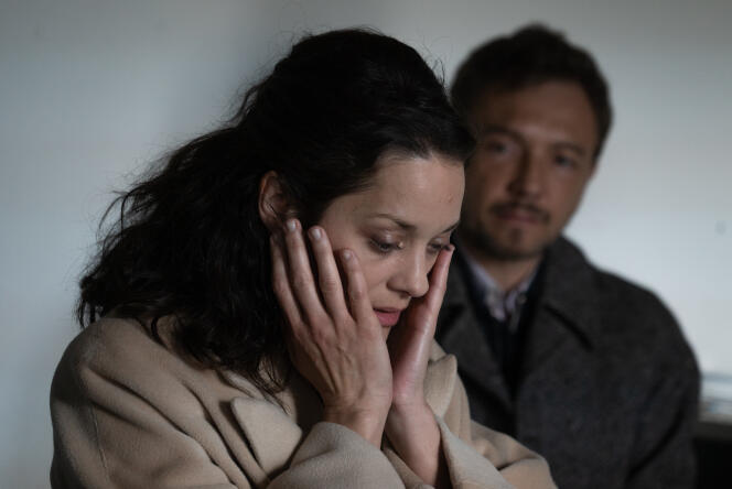 Alice (Marion Cotillard) and Louis (Melvil Poupaud) in 