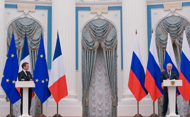 Emmanuel Macron et Vladimir Poutine lors d’une conférence de presse, à Moscou, le 8 février 2022.