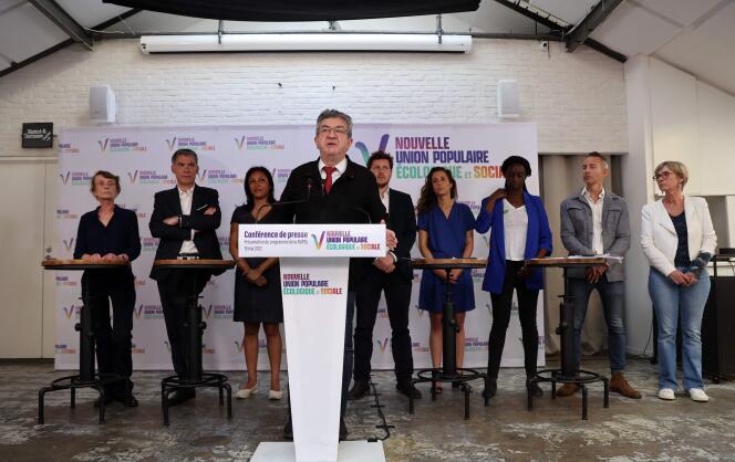 Jean-Luc Mélenchon présente le programme de la Nouvelle Union populaire écologique et sociale, à Paris, le 19 mai 2022.