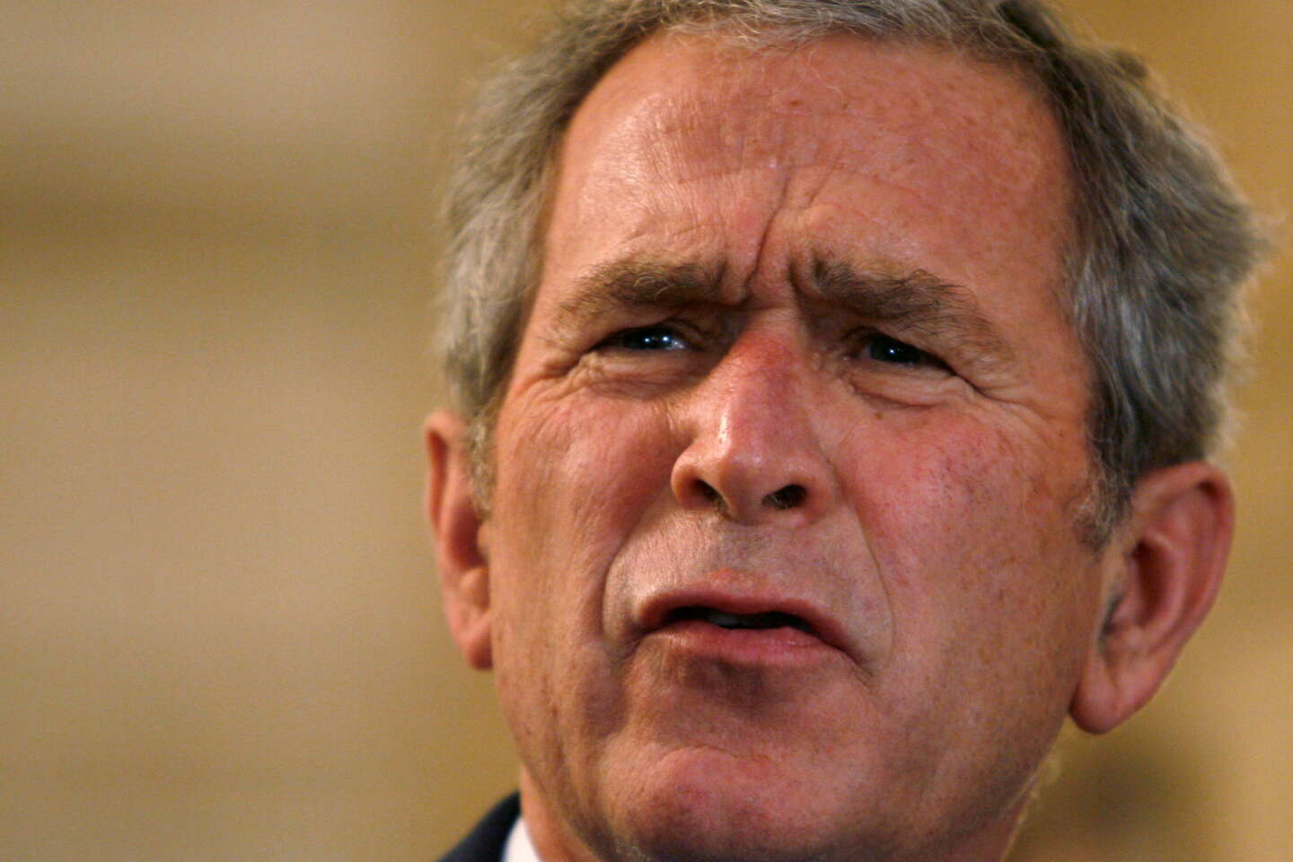 Un lapsus de George W. Bush qualifie l’invasion de l’Irak d’« injustifiée », avant de se reprendre et d’évoquer l’Ukraine