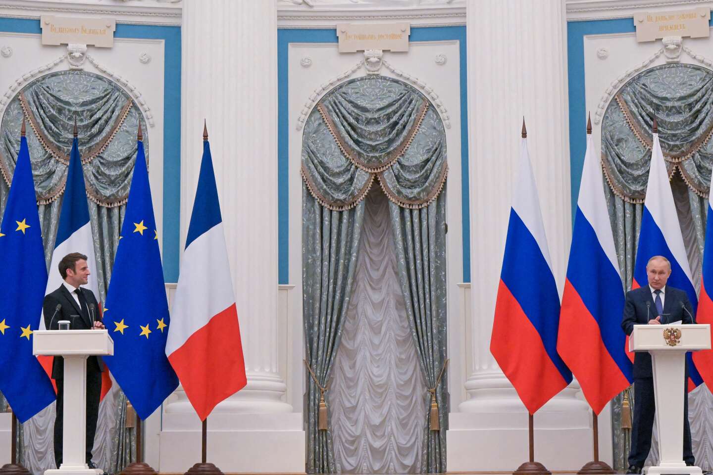 L’expulsion de 34 diplomates français par la Russie, symbole de l’impasse du dialogue entre Poutine et Macron