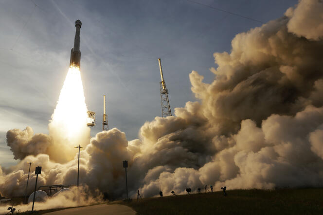 Capsula Boeing CST-100 Starliner, propulsată de racheta United Launch Alliance Atlas VI, în Cape Canaveral, Florida, pe 19 mai 2022.