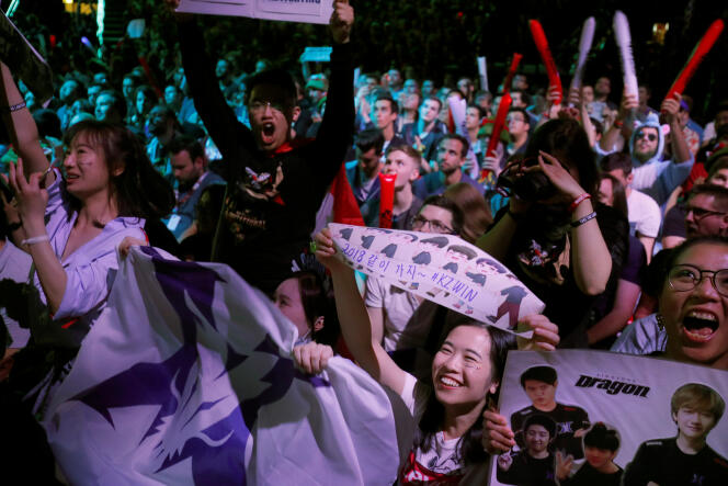 Cheering supporters during the League of Legends inter-season video game tournament in Paris on May 19, 2018.