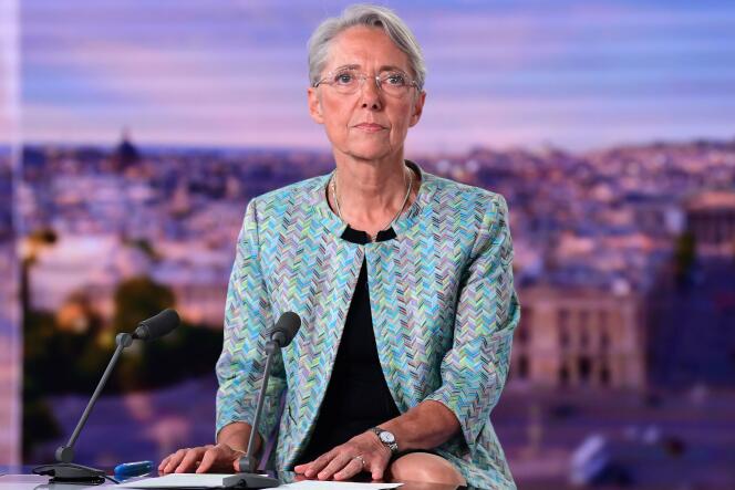 La première ministre Elisabeth Borne, sur le plateau du journal télévisé de TF1, à Boulogne-Billancourt, le 20 mai 2022. 