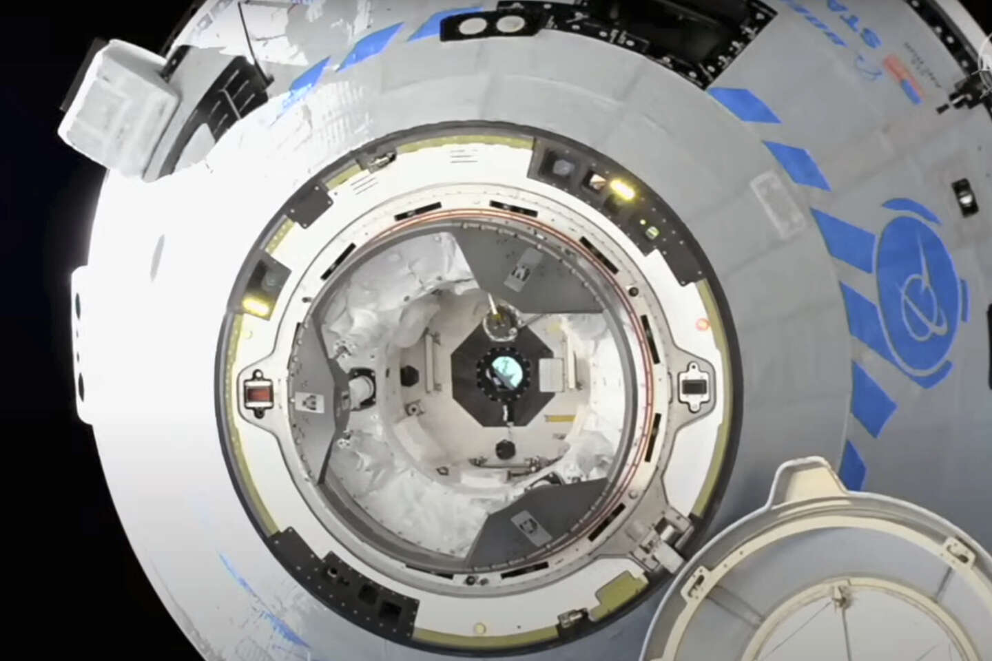 Starliner, la capsule de Boeing, s’arrime avec succès à la Station spatiale internationale