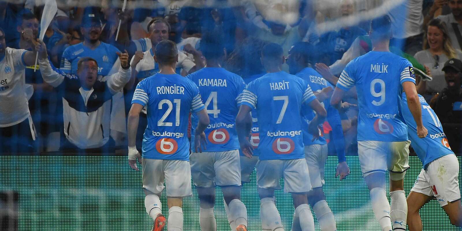 Les joueurs de l’OM célèbrent le but de Gerson lors du match entre Marseille et Strasbourg en Ligue au stade Vélodrome, le 21 mai.