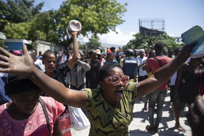 Una protesta para exigir paz y seguridad en el barrio La Plaine en Port-au-Prince, Haití, 6 de mayo de 2022. La escalada de la violencia de las pandillas ha llevado a los haitianos a organizar protestas para exigir barrios más seguros.