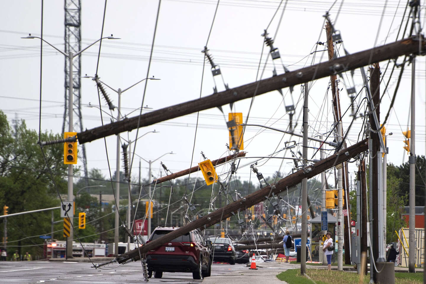 Au Canada, quatre morts et des milliers de foyers privés d'électricité après de violents orages - Le Monde