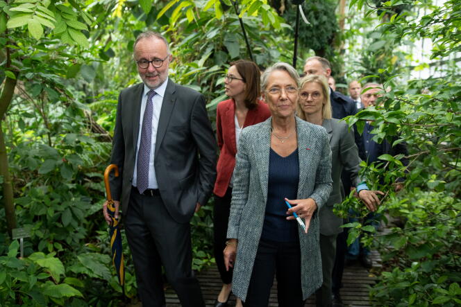 Elisabeth Borne, Amélie de Montchalin et Agnès Pannier-Runacher rencontrent des associations engagées pour la protection de la biodiversité, à Paris, lundi 23 mai 2022.