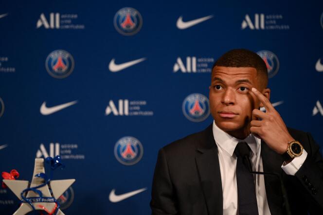 L’attaquant du Paris-Saint-Germain Kylian Mbappé s’est exprimé au Parc des Princes, à Paris, le 23 mai 2022. 