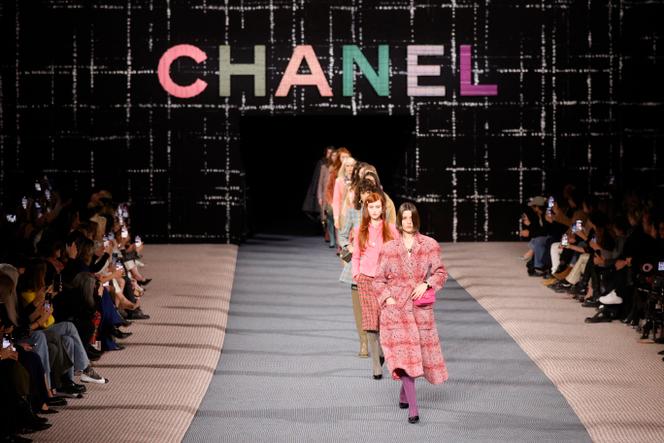 Desfile de Chanel para la colección prêt-à-porter femenina otoño-invierno 2022-2023, en París, el 8 de marzo de 2022. 