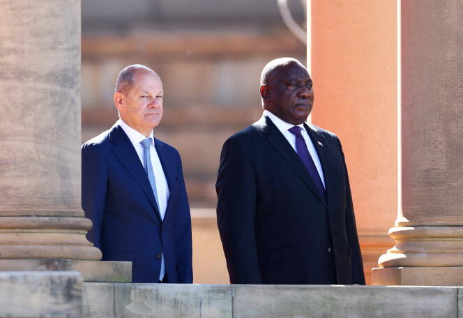 El canciller alemán Olaf Scholz y el presidente sudafricano Cyril Ramaphosa en Pretoria el 24 de mayo de 2022.