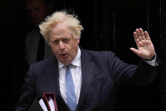 Boris Johnson quitte le 10, Downing Street, à Londres, mercredi 25 mai.