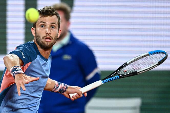 Frenchman Corentin Moutet faces Rafael Nadal at the Philppe-Chatrier track in Roland-Garros on May 25, 2022. 