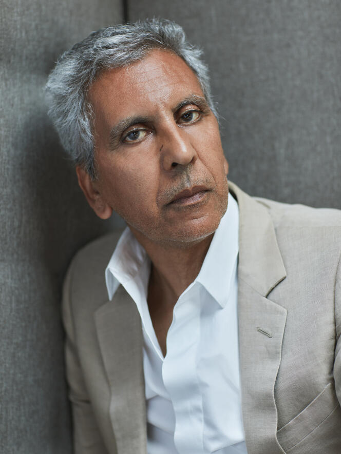 Rachid Bouchared réalisateur du film « Nos Frangins », photographié sur la Terrasse Unifrance, au Festival de Cannes, le 24 mai 2022