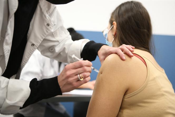 Dans un centre de vaccination à Sarrola-Carcopino (Corse), le 8 janvier 2022.