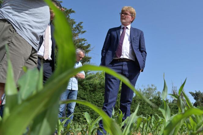 Marc Fesneau lors de sa première visite officielle depuis sa nomination en tant que ministre de l’agriculture et de la souveraineté alimentaire, dans une ferme du Cher, près de Massay, le 21 mai 2022. 