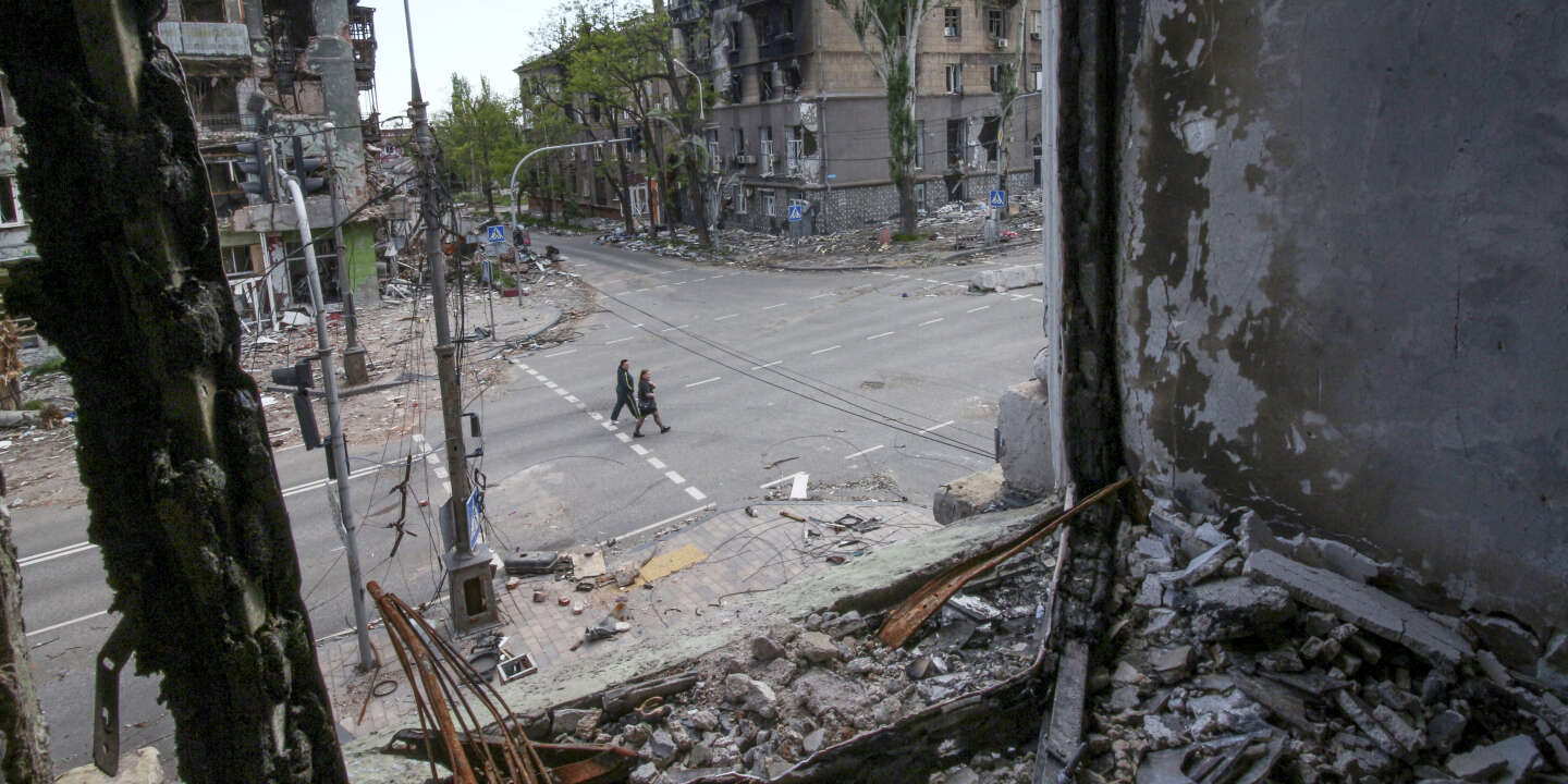 Seit Beginn des Konflikts wurden mehr als 4.000 Zivilisten getötet;  In Mariupol wurden Dutzende Leichen aus den Trümmern eines Gebäudes exhumiert