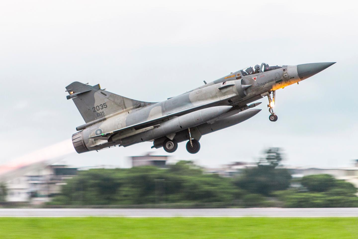 France delivers first fighter jets to Ukraine