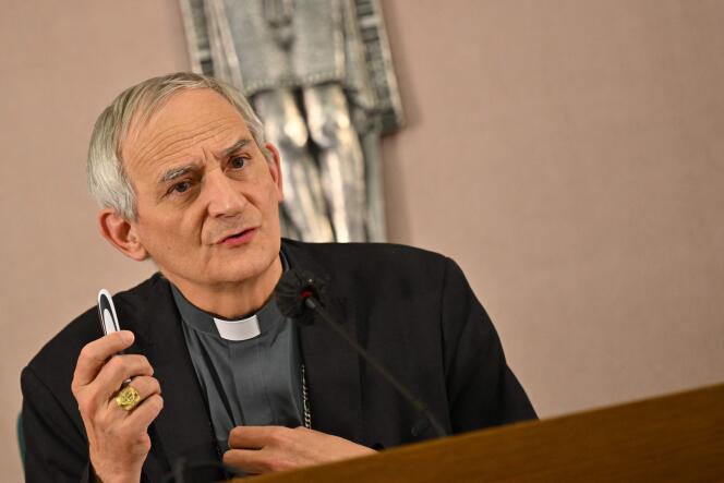 Le nouveau président de la conférence épiscopale italienne (CEI), Matteo Zuppi, lors d’une conférence de presse le 27 mai 2022 à Rome.