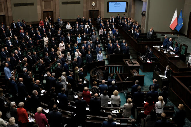 Marszałek PiS Jaroslav Kaczyński i inni posłowie uczestniczą w polskiej sesji parlamentarnej 17 września 2020 r. w Warszawie. 