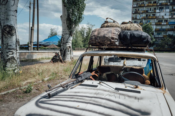 A Lyssytchansk, dans le Donbass, le 27 mai 2022. La voiture de soldats ukrainiens, sur laquelle on peut lire l’inscription « BMD-4 », en référence au véhicule blindé de combat de l'infanterie russe.