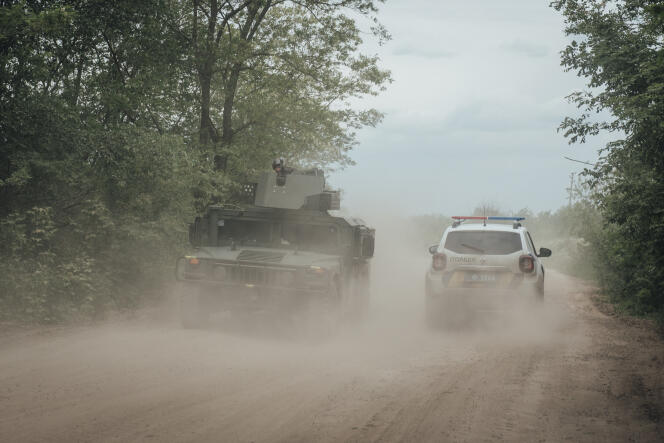 Un véhicule militaire ukrainien se dirige vers la ville de Lyssytchansk, dans le Donbass, le 26 mai 2022.