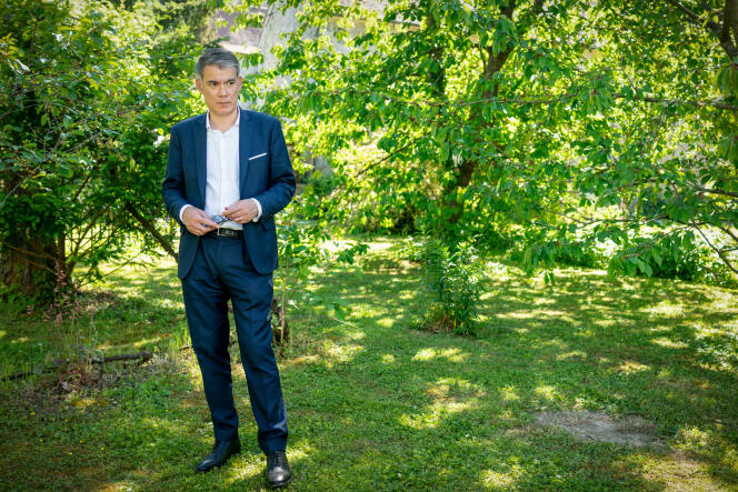 Parti Socialiste First Secretary Olivier Faure, in Vert-Saint-Denis (Seine-Maritime), between two photo sessions for his flyers for the legislative elections, May 13, 2022.