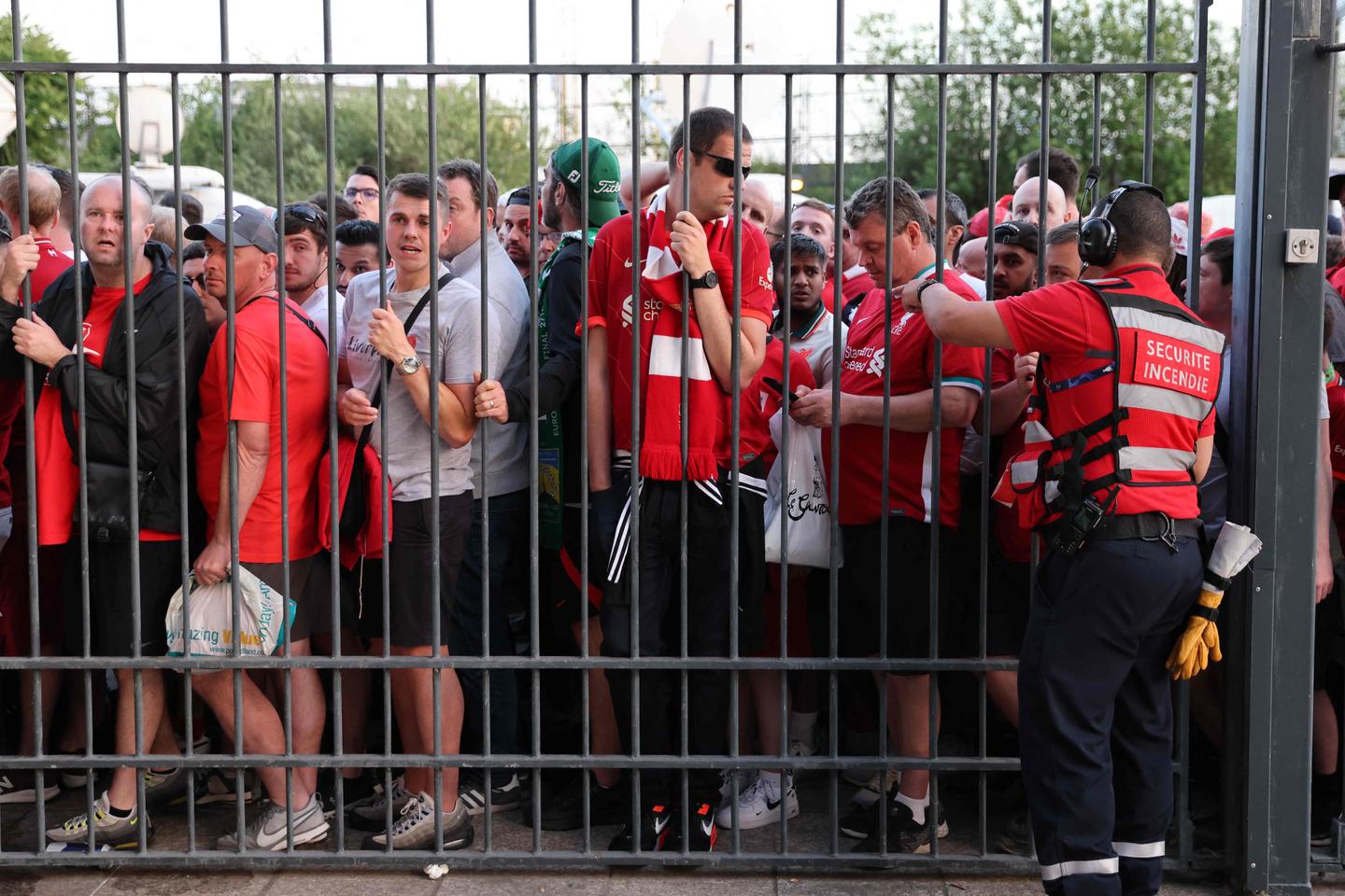in the Senate, the supporters in turn recount the incidents at the Stade de France