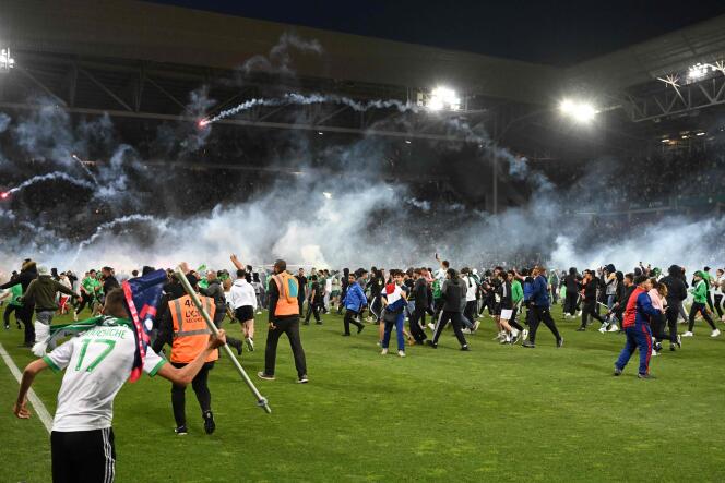 Spectators invade the field after the meeting between Auxerre and Saint-Etienne, at the Geoffroy-Guichard stadium, on May 29, 2022. 