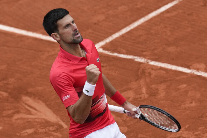 In the third round of Roland-Garros, Novak Djokovic won three sets over Argentine Diego Schwartzman, the 15th player in the world.