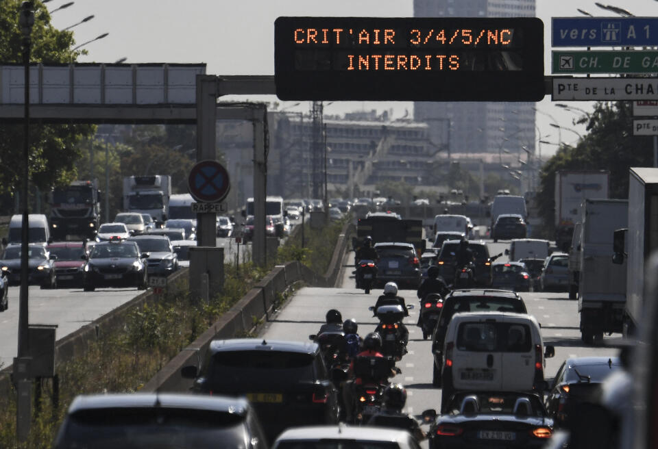 A picture taken on July 31, 2020 in Paris on the Peripherique ring road shows a digital display indicating that vehicles bearing Crit'air stickers of rank 3, 4, 5 and unclassified vehicles are not allowed to circulate. - The Air Quality Certificate Crit'air certifies the vehicle's environmental class based on pollutant emissions. (Photo by ALAIN JOCARD / AFP)