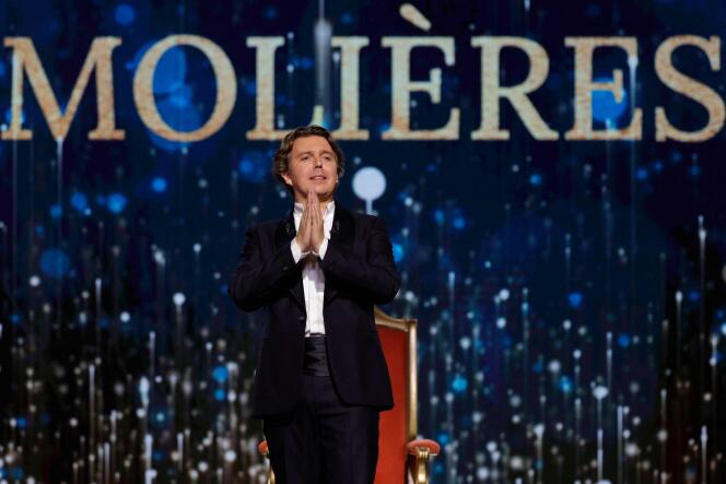 L’acteur belge Alex Vizorek anime la 33e soirée des Molières, aux Folies Bergère, à Paris, le 30 mai 2022. 