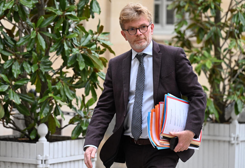 France's Agriculture and Food Security Minister Marc Fesneau arrives for a meeting held by the new French Prime Minister at the Hotel Matignon in Paris on May 27, 2022. (Photo by Emmanuel DUNAND / AFP)