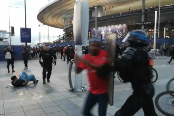 Video capture of police intervention with supporters watching a football match between Liverpool and Real Madrid in Paris on May 28, 2022.