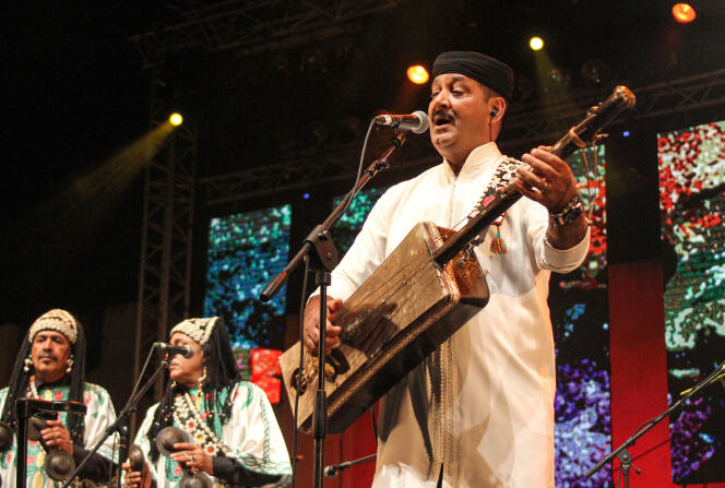 Le musicien marocain Hamid El-Kasry sur la scène du Festival gnaoua et musiques du monde, à Essaouira, en juin 2019.