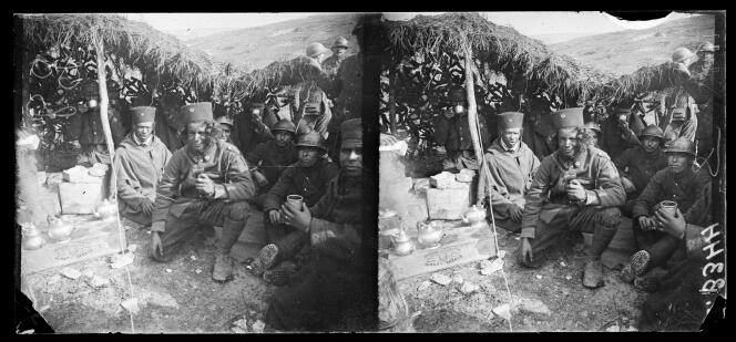 Albert Samama-Chikli, devant Verdun, ravin des Vignes, cantonnement de troupes marocaines, 13 mars 1918. Négatif noir et blanc sur plaques de verre, 6 × 13 cm.