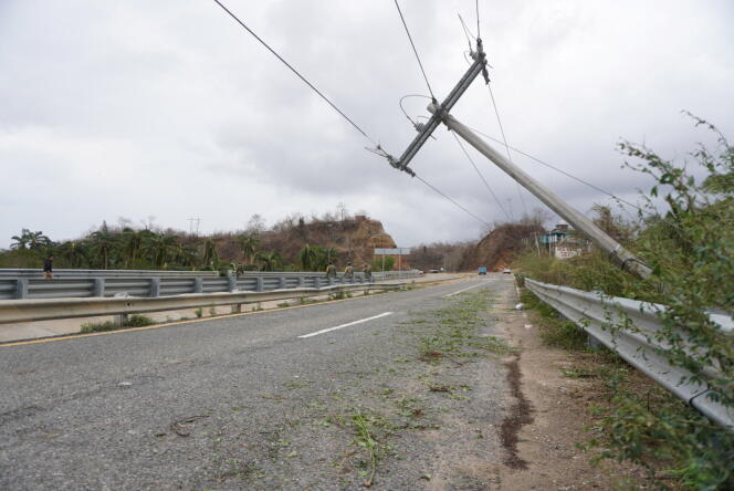 Une ligne électrique s’effondre après le passage de l’ouragan Agatha, à San Isidro del Palmar dans l’État d’Oaxaca, au Mexique, le 31 mai 2022.