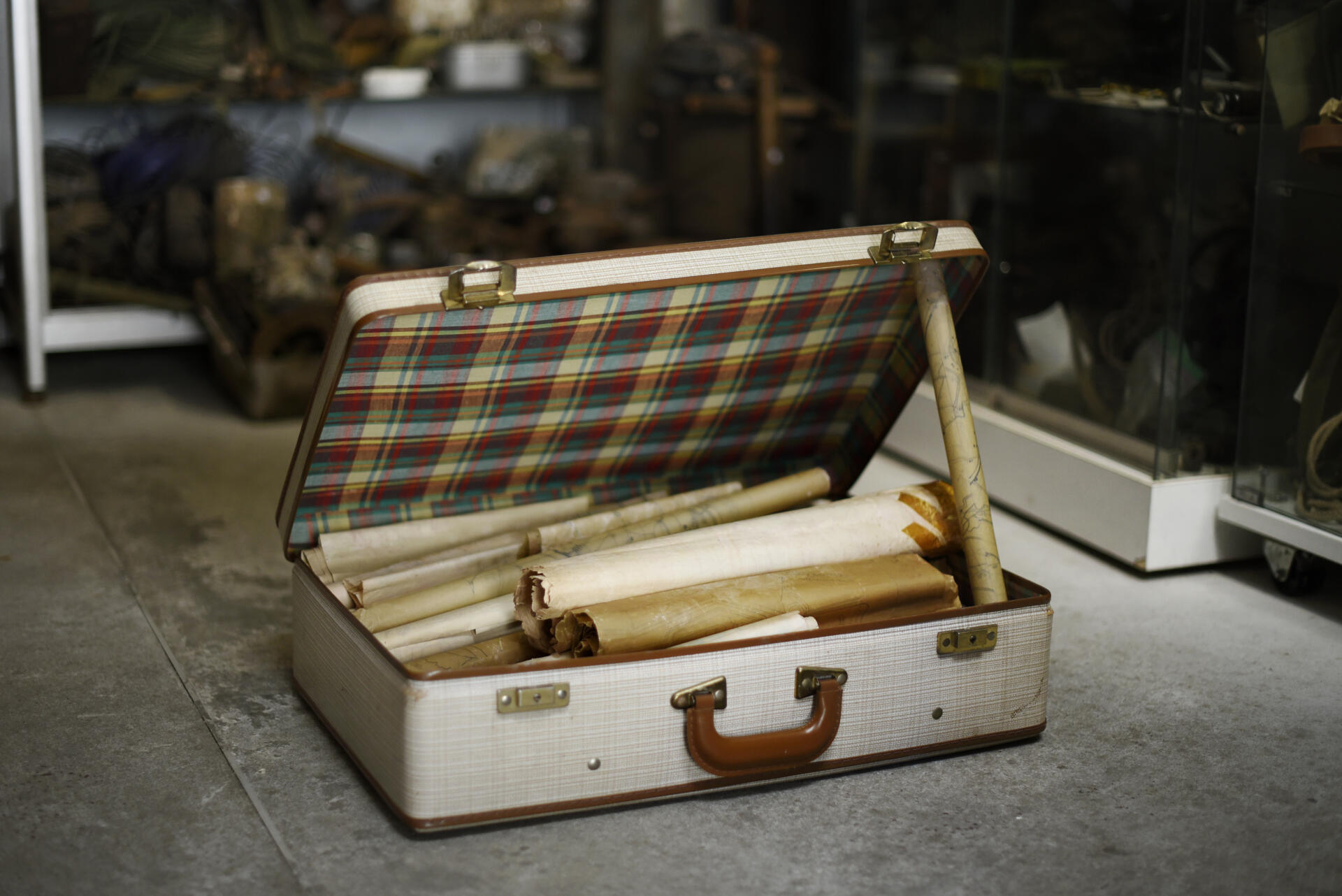 This suitcase, kept by antiques dealer Pascal Hourblin, contained the documents transmitted to the Allies by Robert Thomas and his network.