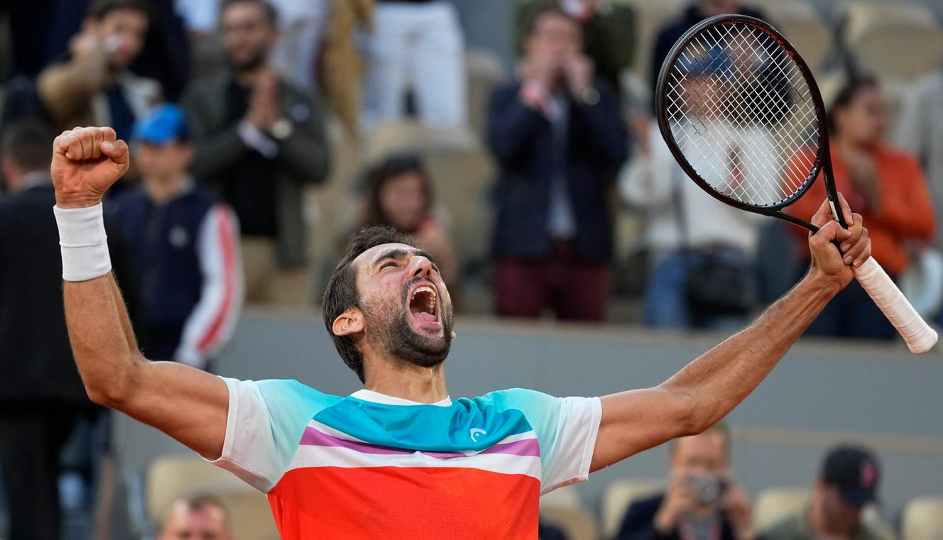 De Kroaat Marin Cilic plaatste zich voor de halve finales van Roland Garros door de Rus Andrey Rublev in vijf sets (5-7, 6-3, 6-4, 6-3, 7-6 (10-2)) en tien minuten te verslaan. .