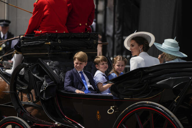 Princes George and Louis, Princess Charlotte, Kate, the Duchess of Cambridge and Camilla, Duchess of Cornwall, arrived by carriage on the first day of the festivities organized in honor of the 70th anniversary of the reign of Elizabeth II.