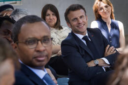 Emmanuel Macron et le ministe de l’éducation nationale, Pap Ndiaye, en visite dans l’école Menpenti, à Marseille, jeudi 2 juin 2022.