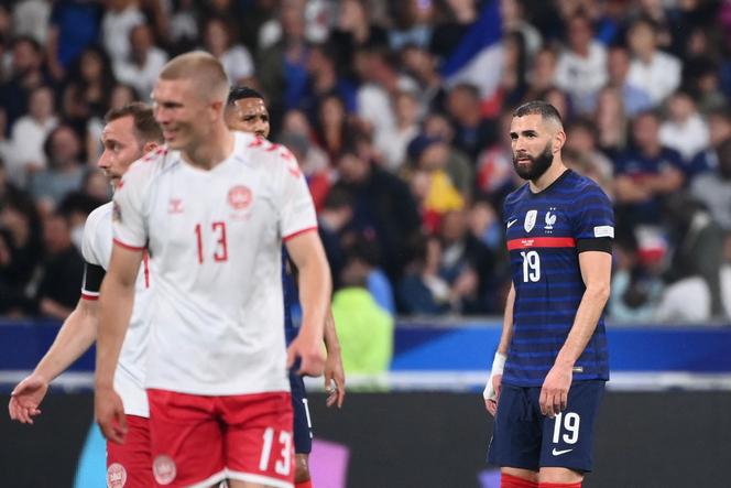 Karim Benzema, delantero de los Blues derrotados 2-1 por Dinamarca pese a abrir el marcador, en el Stade de France, en Saint-Denis, el 3 de junio de 2022.