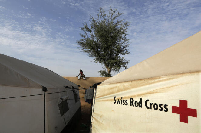 Une tente de la Croix-Rouge suisse dans un camp de réfugiés à Sévaré, au Mali, en 2013.