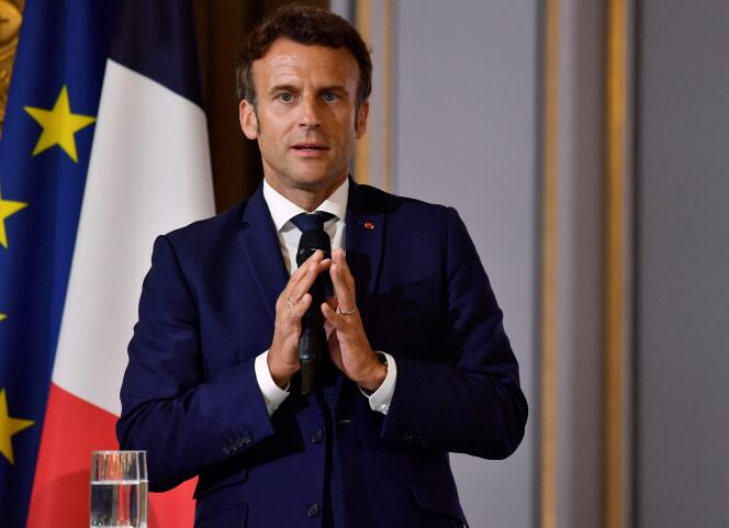 El presidente Emmanuel Macron, durante una reunión con jugadores de videojuegos franceses en el Palacio del Elíseo en París, el 3 de junio de 2022. 