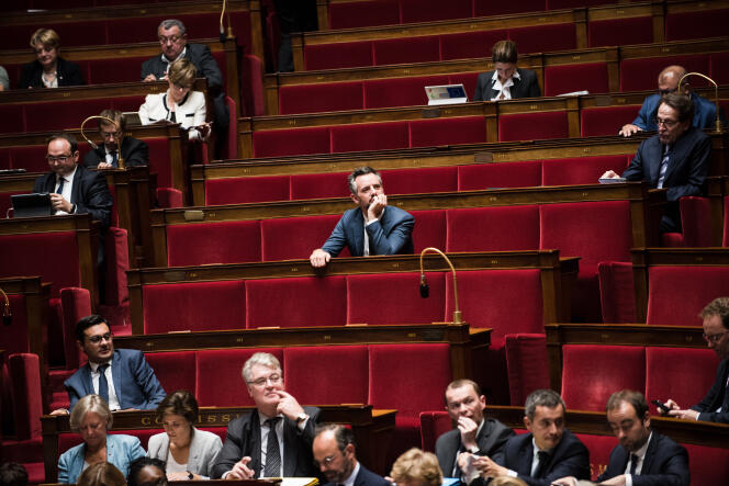   Florian Bachelier, diputado de LRM y primer cuestor de la Asamblea Nacional, durante una sesión de preguntas al gobierno, en el Palais-Bourbon, el 1 de octubre de 2019. 