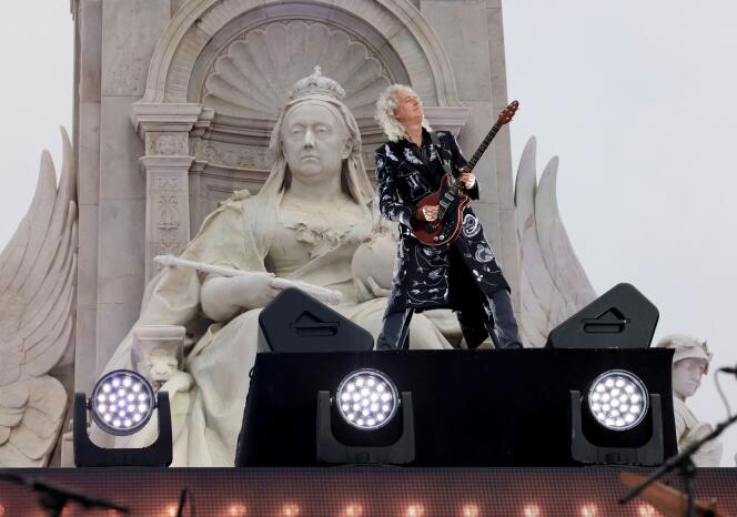 Queen's Brian May treedt op tijdens het gouden jubileumconcert van koningin Elizabeth II, tegenover Buckingham Palace, in Londen, Groot-Brittannië op 4 juni 2022.